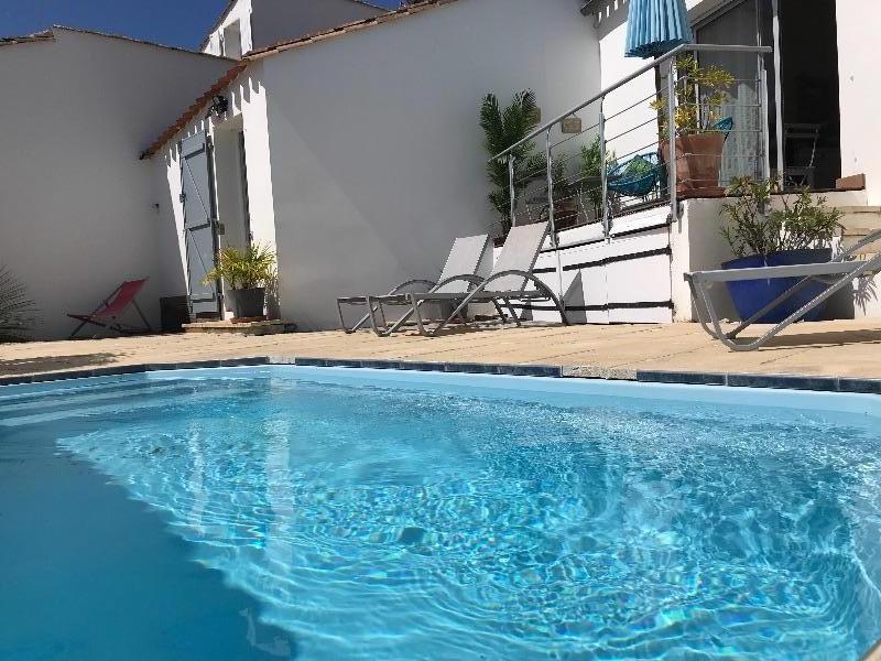 ile de ré House in the heart of st martin de re - heated swimming pool