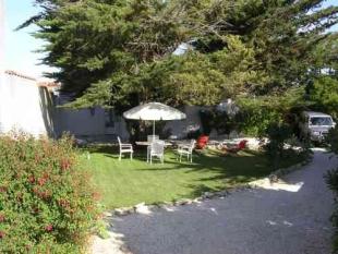 Ile de Ré:** pretty house close to the port ** from 2 to 8 people