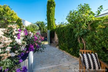 ile de ré Rental with private courtyard close to the port and the market. n9