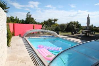 Ile de Ré:Unique house rhetaise for 4 p. with covered heated pool equipped with waterbi