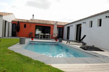ile de ré Contemporary house intramural with heated pool for 10 people