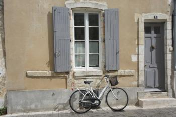 Ile de Ré:Charming house xvi, in the heart of the village. class 4 stars