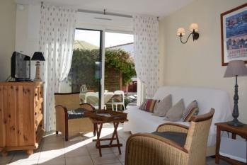 Ile de Ré:Bleuet villa-gite 2 to 4 people (2 bedrooms) 40m in a charming residence with gr