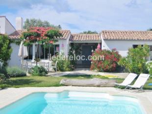 ile de ré Charming house in loix- swimming pool in large enclosed garden