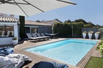 Ile de Ré:House 6 adults 6 children, heated pool from april to october