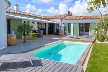 Ile de Ré:Large new family home very bright upscale with heated pool