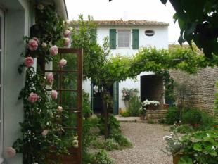 ile de ré Beautiful and charming family house in the heart of loix!