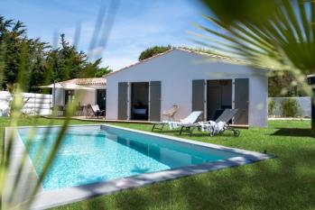 Ile de Ré:Charming architect-designed house with swimming pool in the heart of the grenett