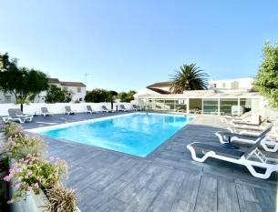 ile de ré House 4 people in seaside residence and heated pool