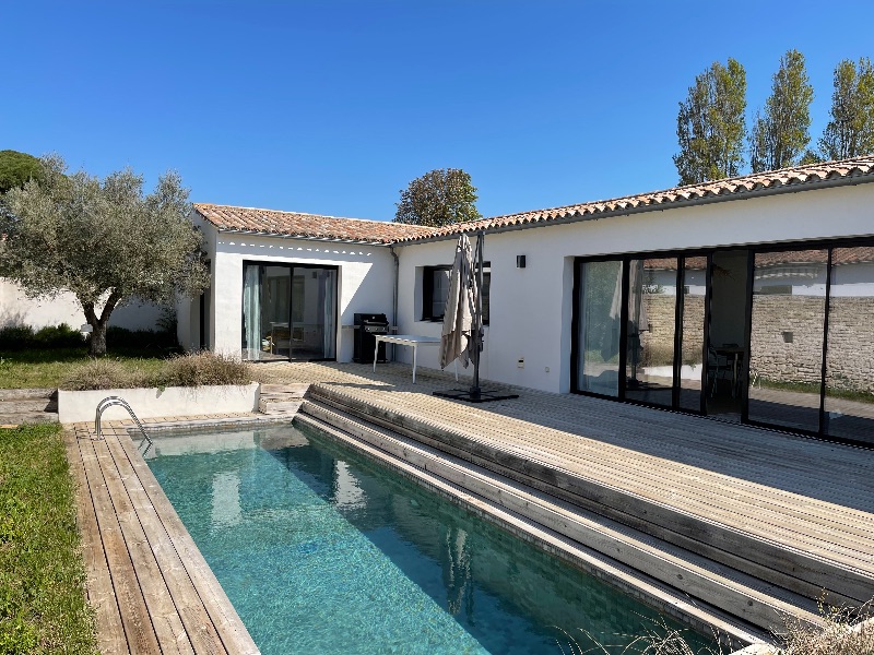ile de ré Contemporary house with swimming pool