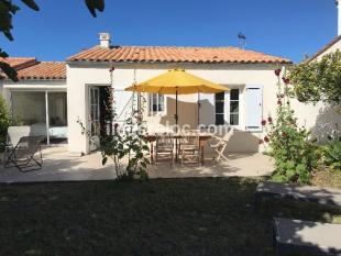 Ile de Ré:Re&#39;v - stopover on the island of re: village house by the sea