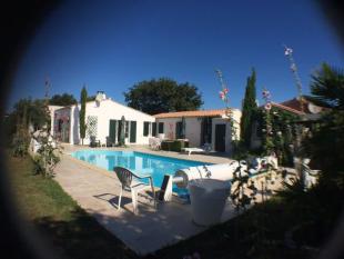 Ile de Ré:Lovely family house with heated pool and 4 bedrooms