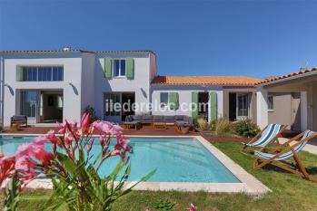 Ile de Ré:Large family villa with heated pool and garden