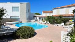 Ile de Ré:Apartment in residence with pool, and parking