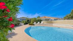 Ile de Ré:Apartment with courtyard communal pool and parking