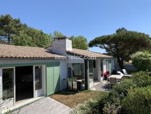 Ile de Ré:Villa not overlooked 250m from the beach via a path crossing the dunes.