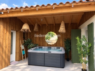 Ile de Ré:Maison rose · heated spa · air conditioning · beach 2 min away