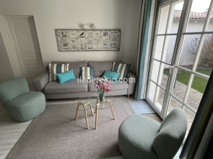 Ile de Ré:Charming apartment in a condominium, on the ground floor with a garden.