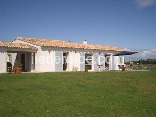 Photo 6: An accomodation located in Saint-Martin-de-Ré on ile de Ré.