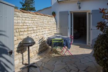 ile de ré Housing with private courtyard close to the port and the market. n2