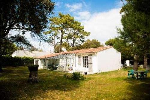 Photo 13: An accomodation located in La Couarde-sur-mer on ile de Ré.