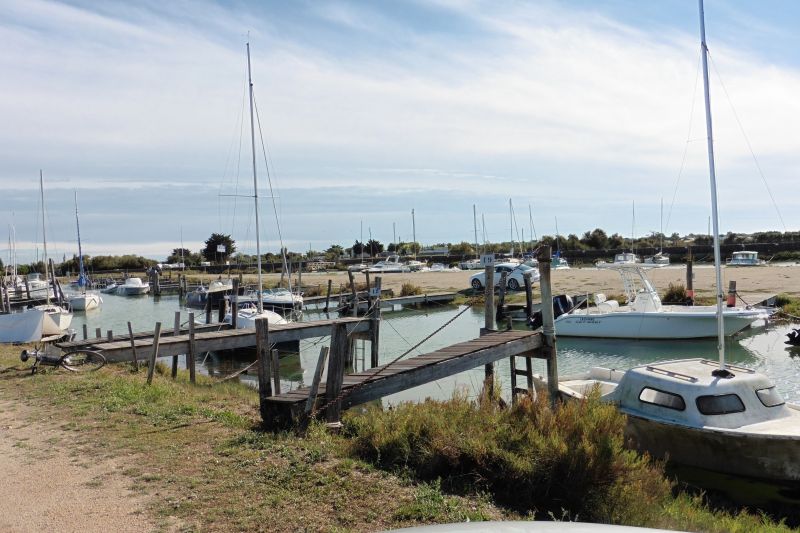 Photo 18: An accomodation located in La Couarde-sur-mer on ile de Ré.