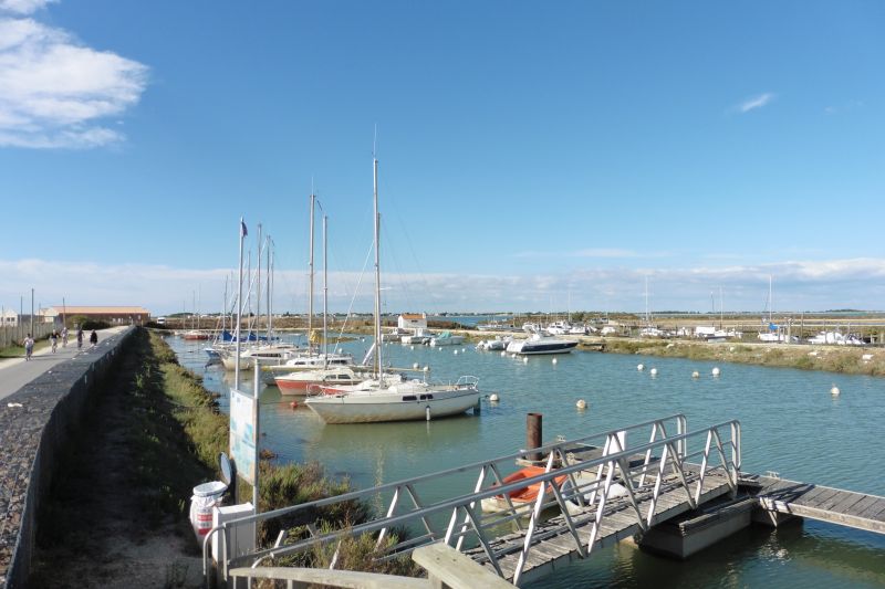 Photo 20: An accomodation located in La Couarde-sur-mer on ile de Ré.