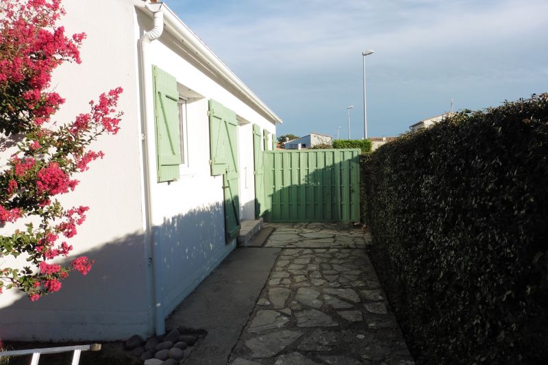 Photo 7: An accomodation located in La Couarde-sur-mer on ile de Ré.