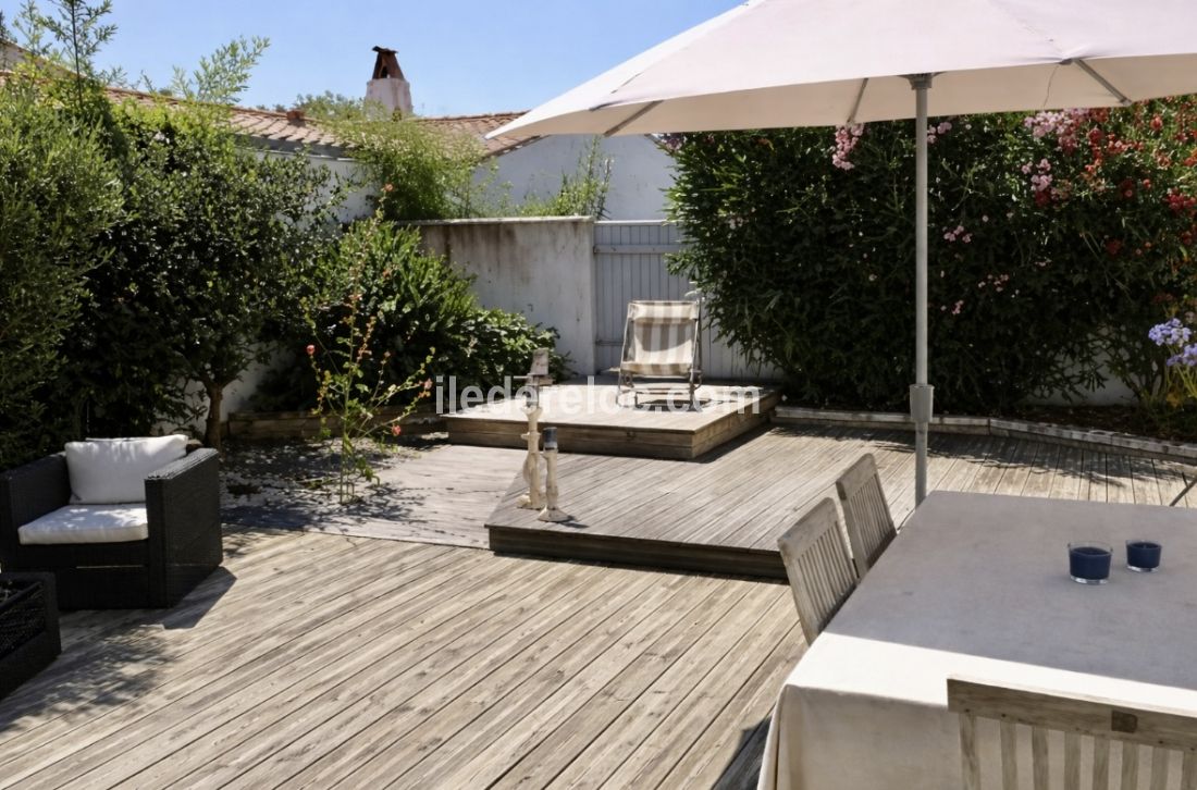 Photo 10: An accomodation located in La Flotte-en-R&eacute; on ile de R&eacute;.