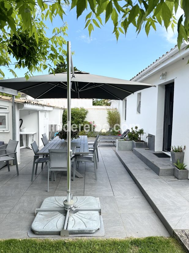 Photo 5: An accomodation located in La Couarde-sur-mer on ile de R&eacute;.