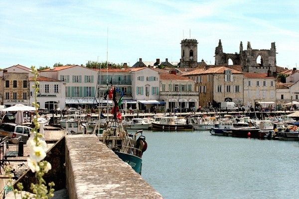 Photo 23: An accomodation located in La Couarde-sur-mer on ile de Ré.