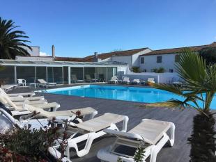 Ile de R&eacute;:House in residence with swimming pool heated to 50 md a sandy beach