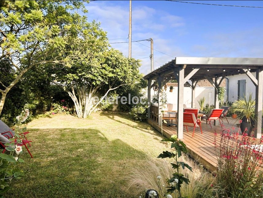 Photo 17: An accomodation located in La Couarde-sur-mer on ile de Ré.