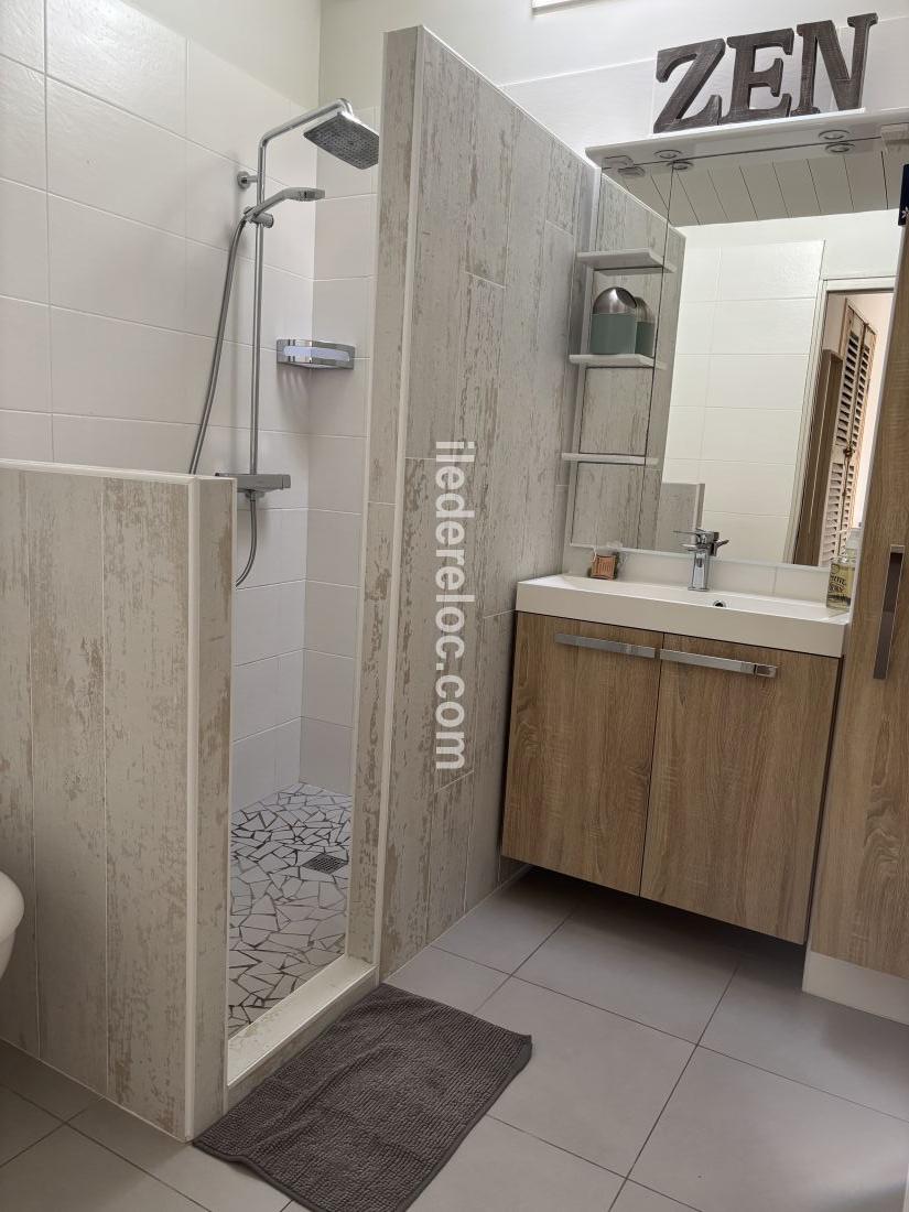 Photo 7: An accomodation located in Sainte-Marie-de-Ré on ile de Ré.