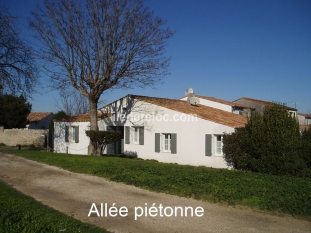 Ile de Ré:Comfortable house with enclosed garden and garage - internet access