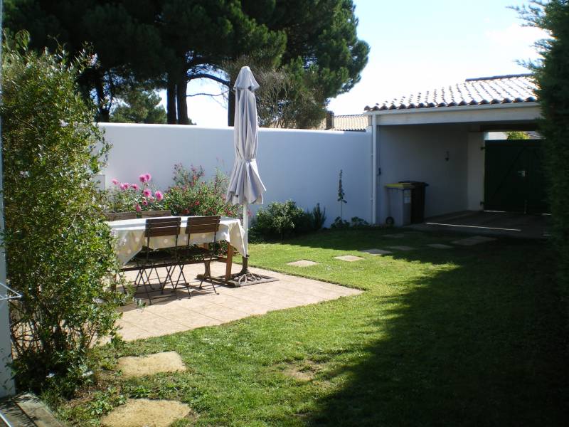 Photo 8: An accomodation located in La Flotte-en-Ré on ile de Ré.