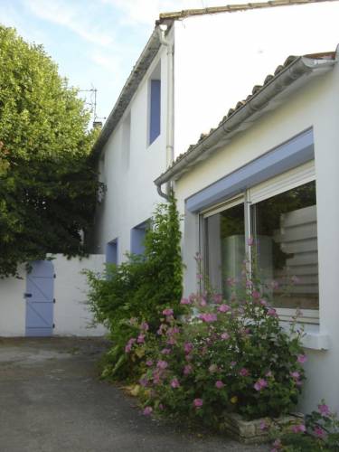 Photo 5: An accomodation located in Le Bois-Plage-en-Ré on ile de Ré.