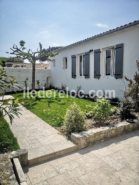 Photo 10: An accomodation located in La Couarde-sur-mer on ile de Ré.