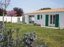 Ile de Ré:House bungalow class 3 stars garden walled landscape