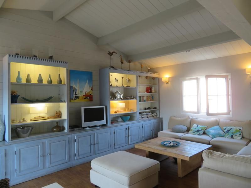 Photo 4: An accomodation located in Le Bois-Plage-en-Ré on ile de Ré.