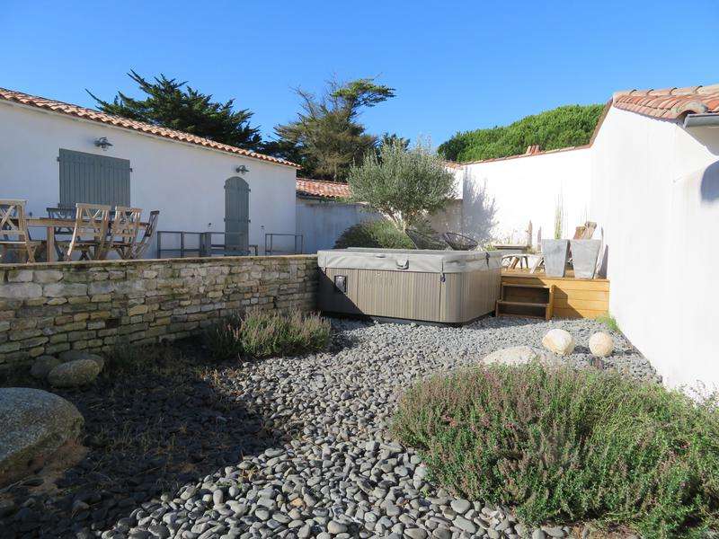 Photo 12: An accomodation located in Le Bois-Plage-en-Ré on ile de Ré.