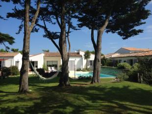 Ile de Ré:Beautiful contemporary villa, heated pool, 30 m from the beach