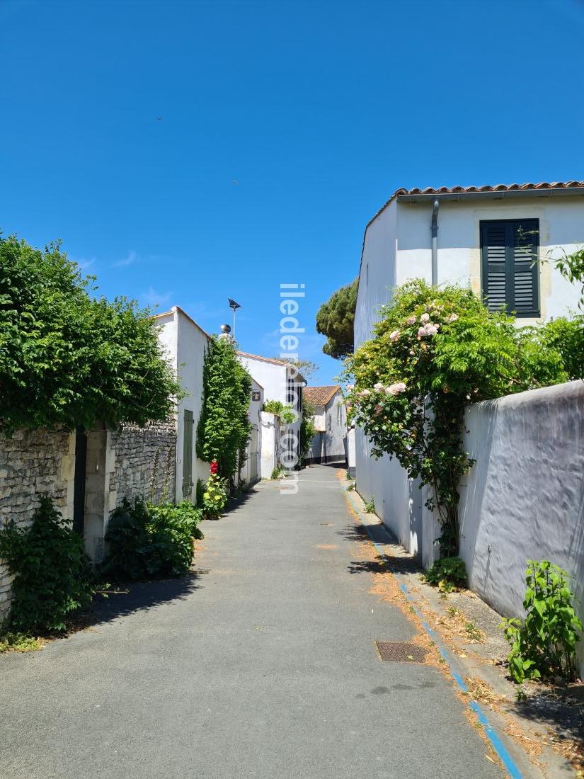 Photo 11: An accomodation located in La Couarde-sur-mer on ile de Ré.