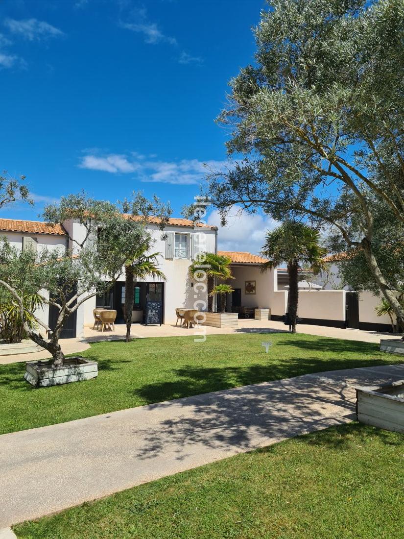 Photo 10: An accomodation located in La Couarde-sur-mer on ile de Ré.