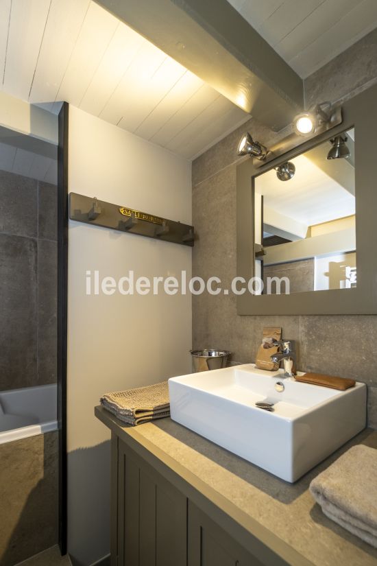 Photo 8: An accomodation located in La Couarde-sur-mer on ile de Ré.