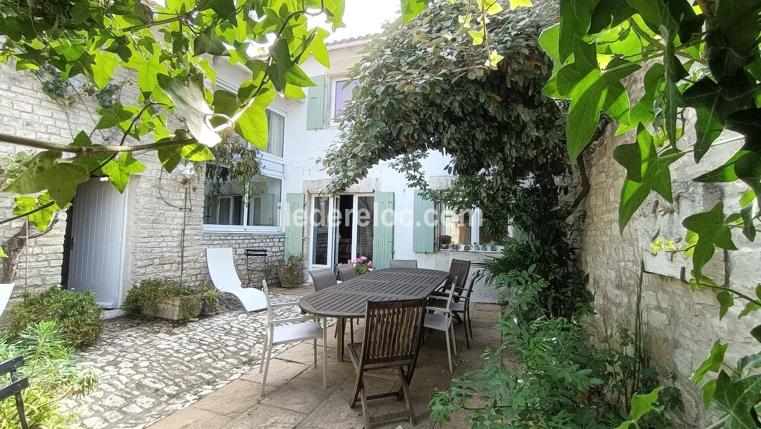 Photo 4: An accomodation located in Sainte-Marie-de-Ré on ile de Ré.