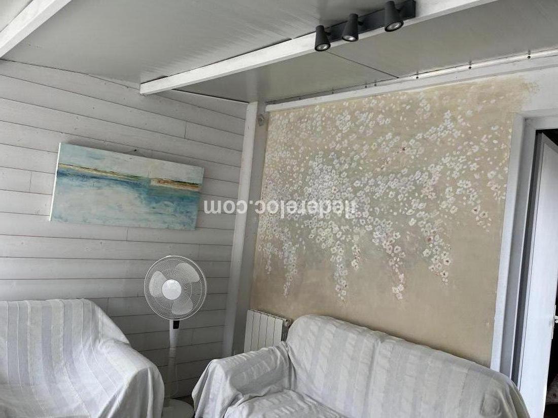 Photo 10: An accomodation located in La Couarde-sur-mer on ile de R&eacute;.