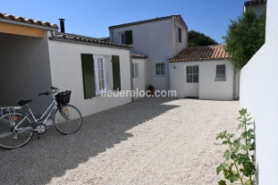 Ile de Ré:The clos des pins *** (with large garden)