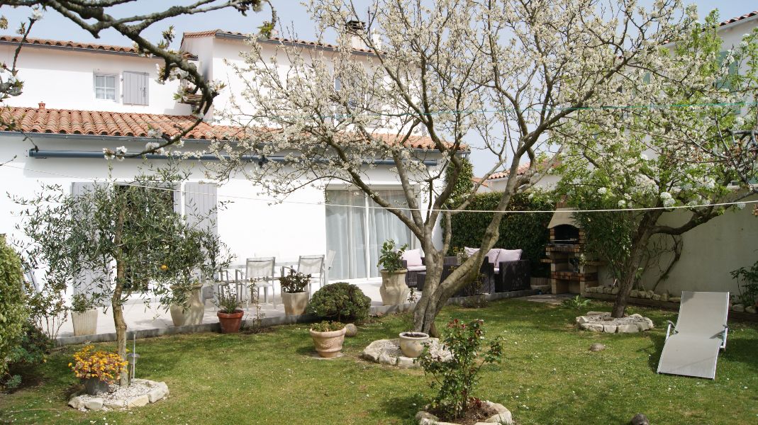 Photo 11: An accomodation located in La Flotte-en-Ré on ile de Ré.