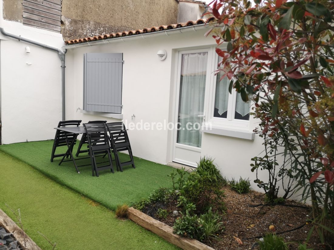 Photo 5: An accomodation located in Le Bois-Plage-en-R&eacute; on ile de R&eacute;.